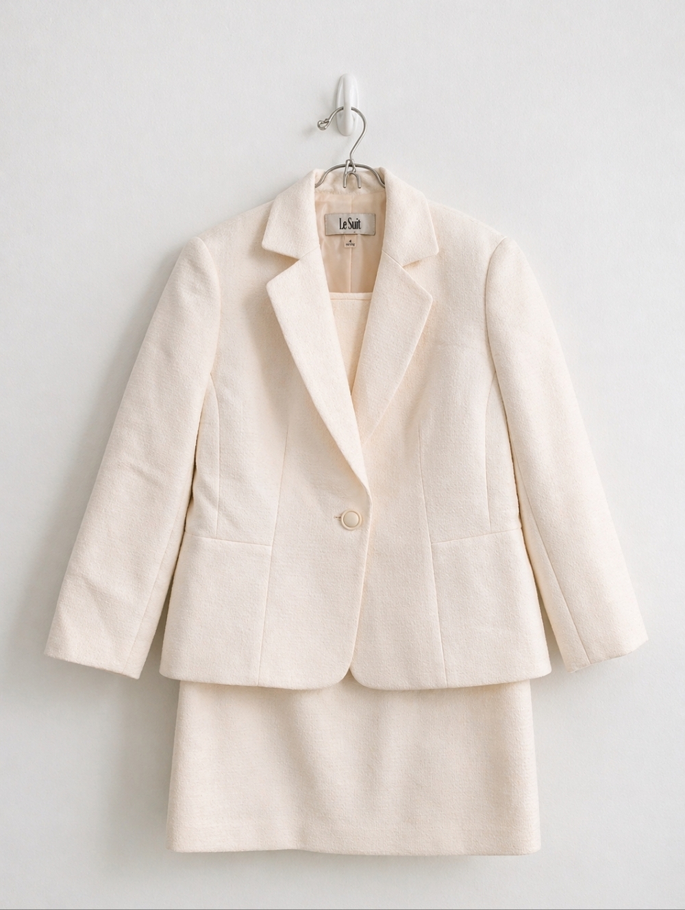 Le Suit Ivory Textured Blazer & Skirt Set – Size 4 Elegant Classic Suit